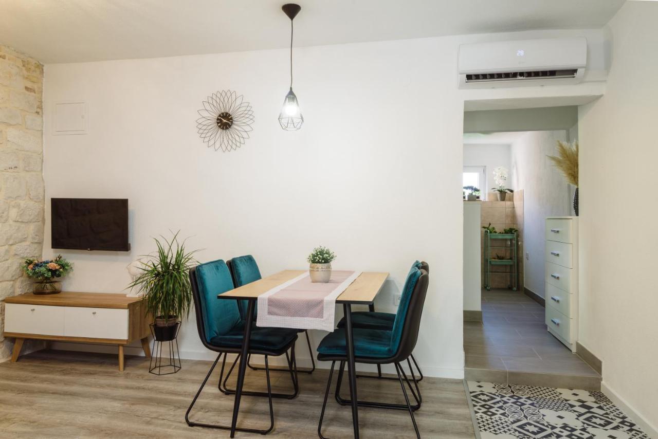 **stone House ** Center ** Old Town Apartment