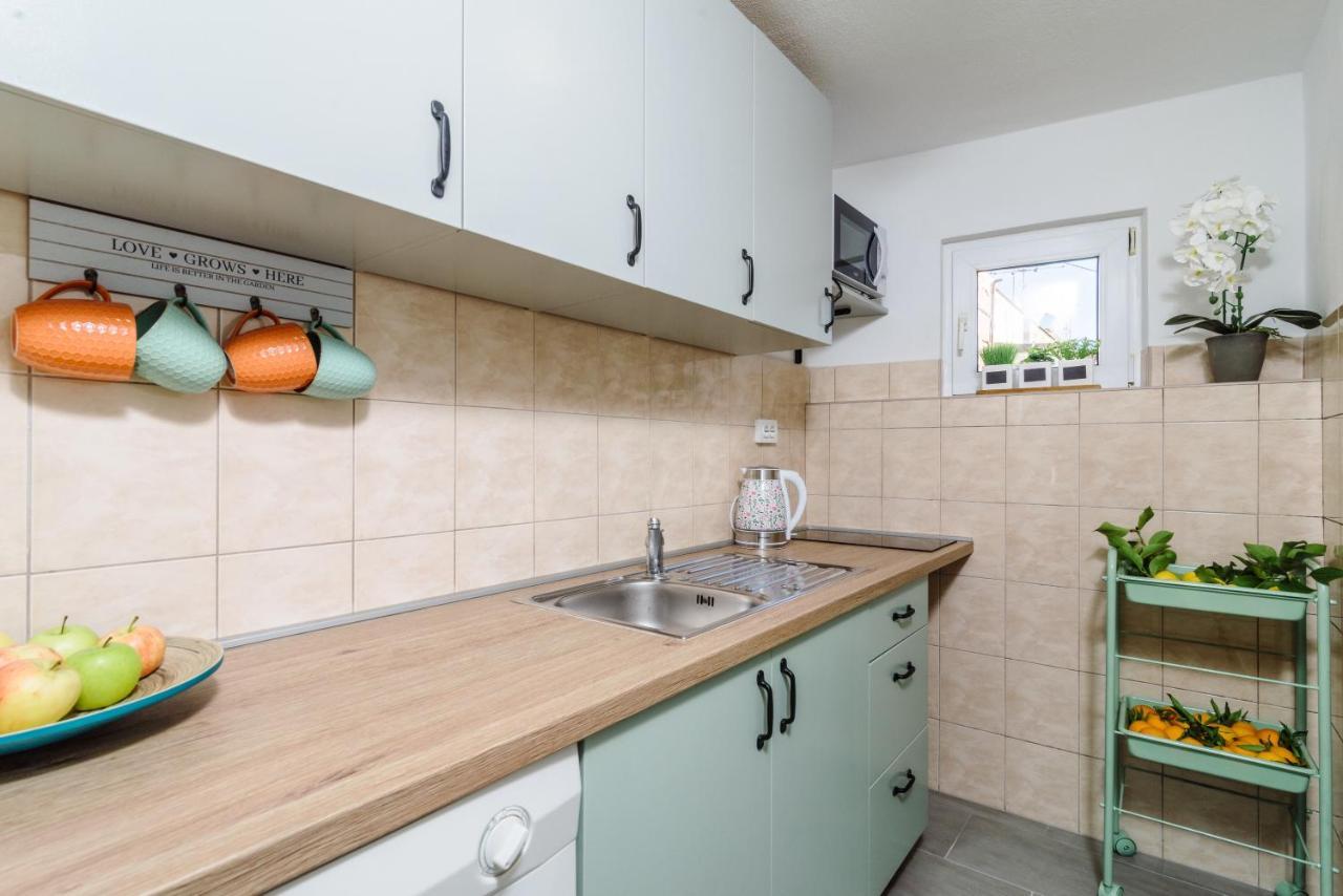 **stone House ** Center ** Old Town Apartment