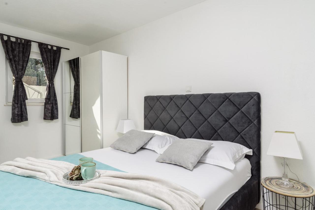 **stone House ** Center ** Old Town Apartment