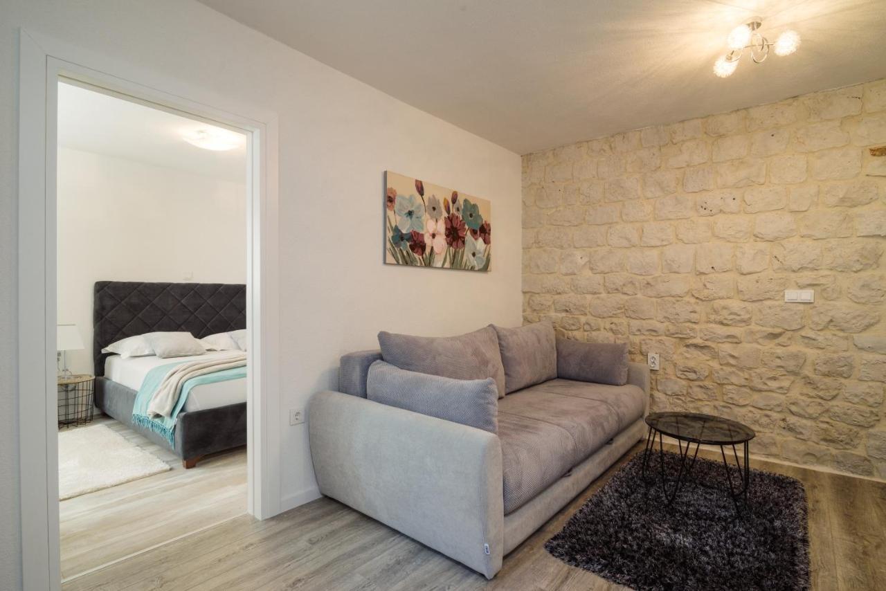 **stone House ** Center ** Old Town Apartment Trogir