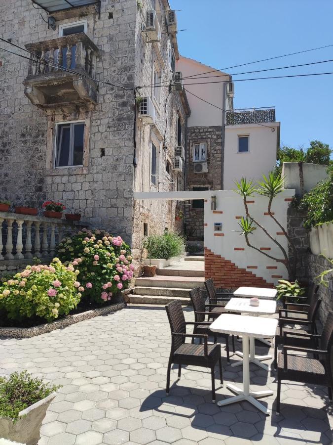 **stone House ** Center ** Old Town *
