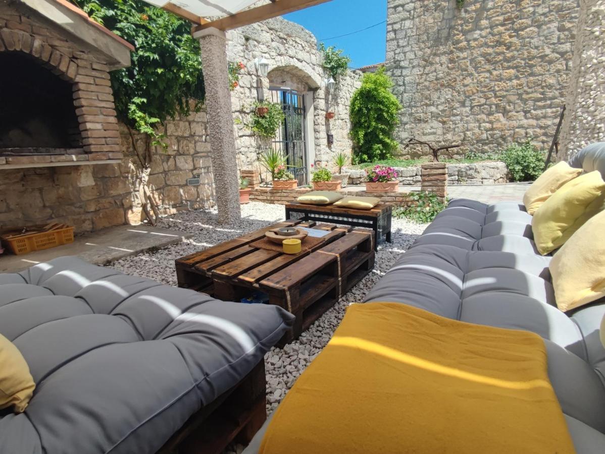 **stone House ** Center ** Old Town Apartment