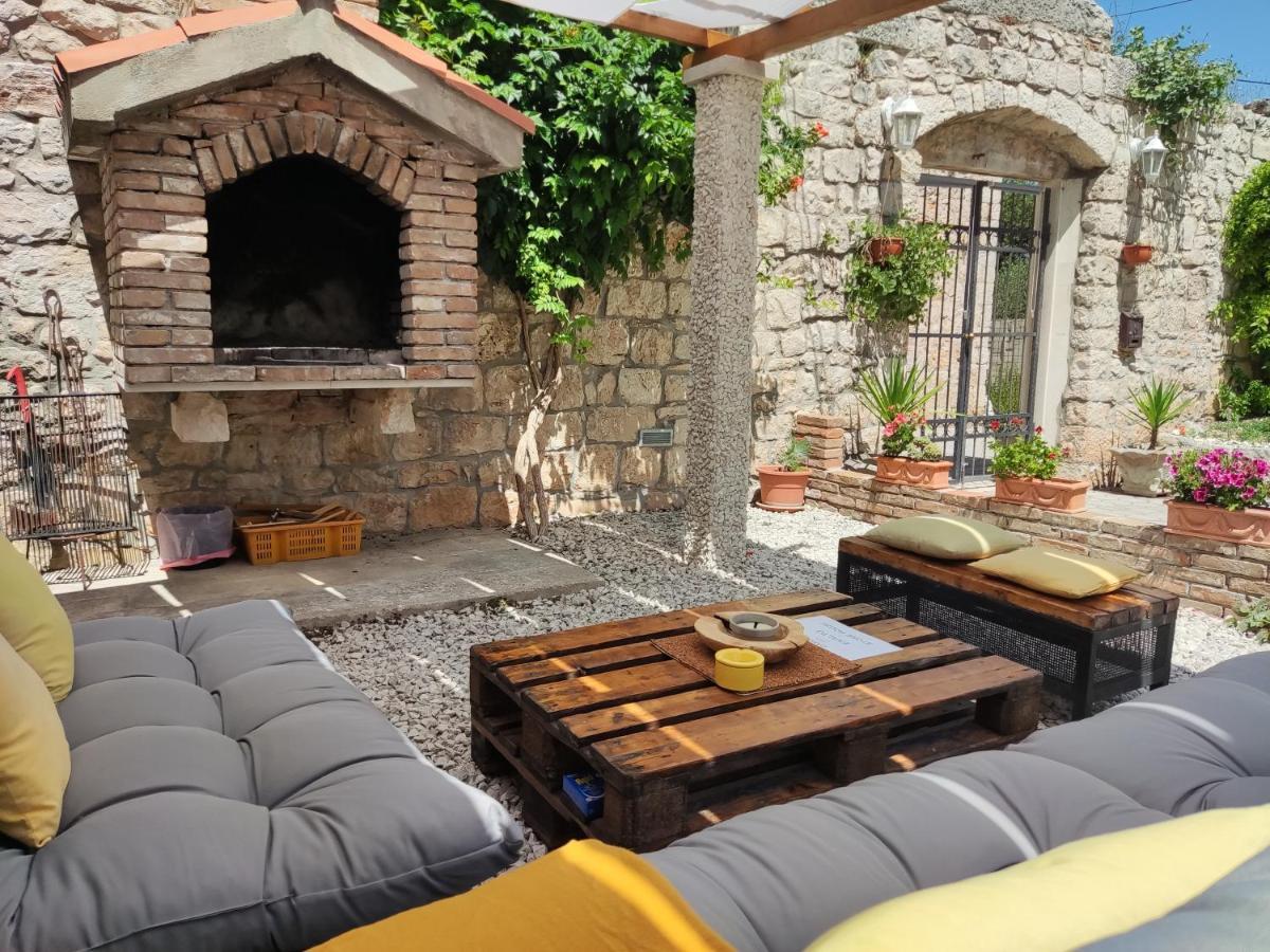**stone House ** Center ** Old Town Apartment Trogir