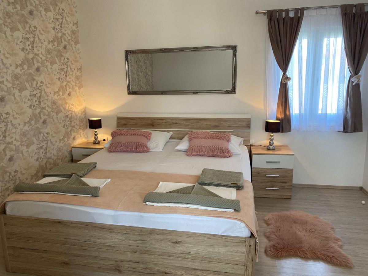 **stone House ** Center ** Old Town Apartment