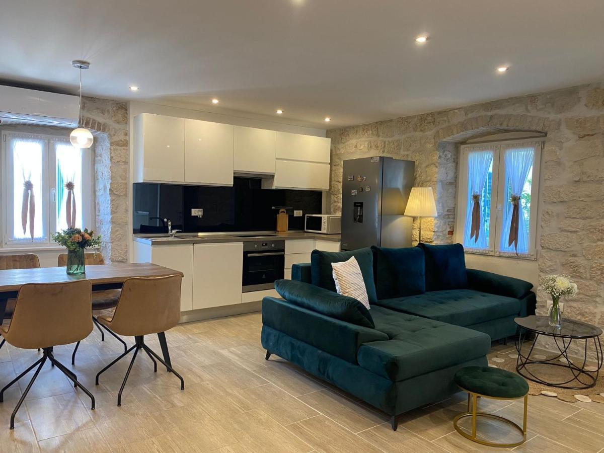 **stone House ** Center ** Old Town Apartmán